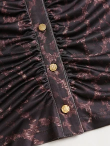StreetHx Kemeja Wanita Lengan Pendek Berkancing Depan dengan Dekorasi Kancing Logam, Kerah Kemeja, dan Motif Botani, Gaya Elegan - Coklat - View 4