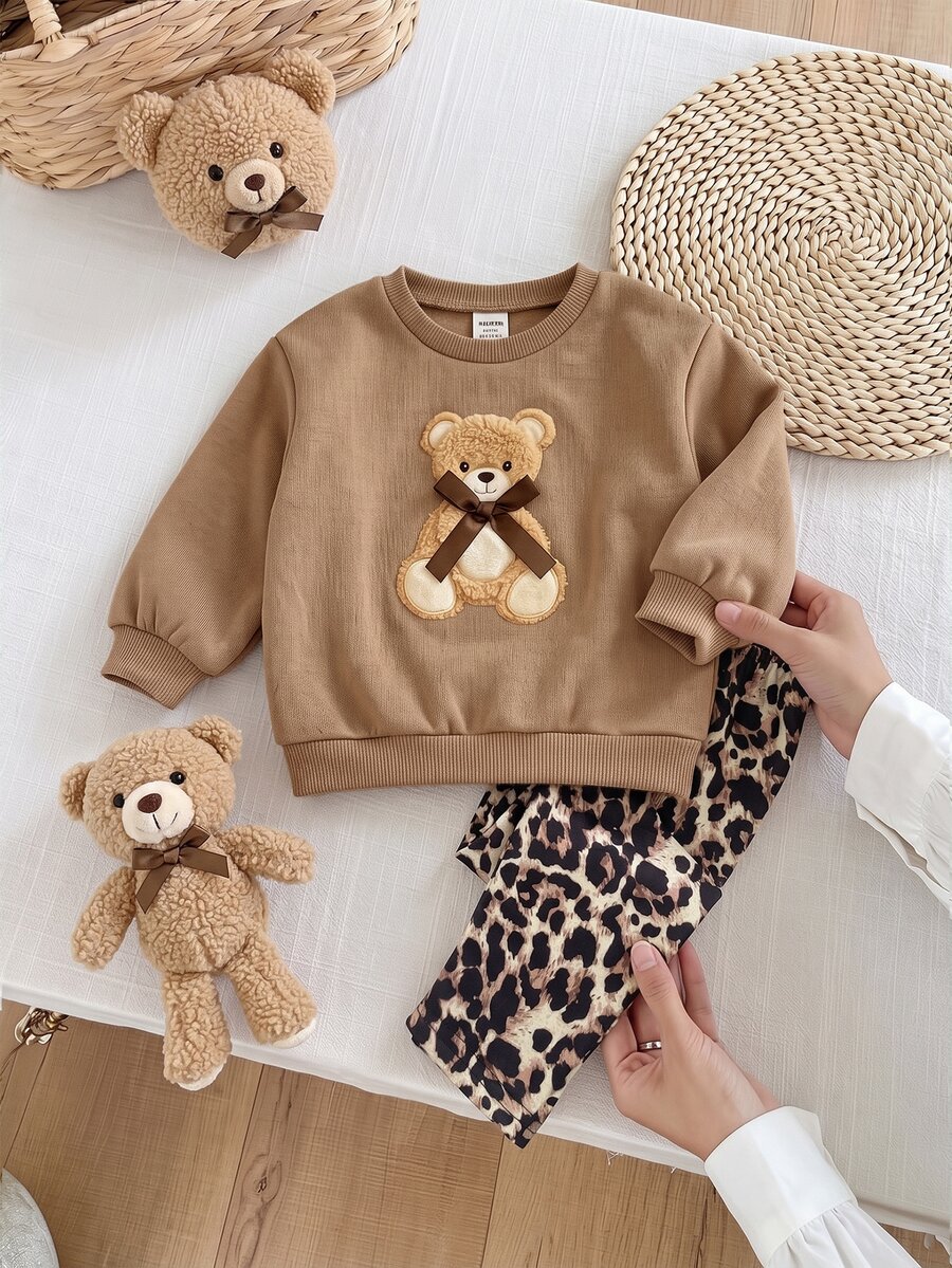 SHEIN Bộ áo nỉ họa tiết hoạt hình dễ thương và quần dài cạp chun cho bé gái - Màu Khaki - Xem 1