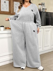 SHEIN CURVE+ Setelan 2 Potong Sweatshirt dan Celana Olahraga Kasual Serbaguna Ukuran Plus dengan Motif Rider, Pakaian Santai Wanita Musim Gugur/Dingin, Nyaman dan Serbaguna untuk Musim Gugur. - Grey - View 6