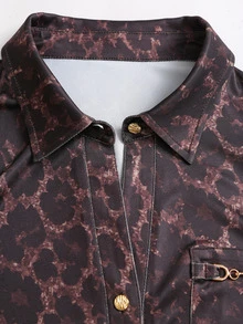 StreetHx Kemeja Wanita Lengan Pendek Berkancing Depan dengan Dekorasi Kancing Logam, Kerah Kemeja, dan Motif Botani, Gaya Elegan - Coklat - View 3
