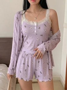 DAZY 3件組可愛熊圖案滿版印花女款吊帶背心開襟外套短褲睡衣套裝 - 紫色 - 查看 7