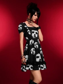 Beetlejuice X SHEIN Women's Ghost Face Print Square Neck Short Petal Sleeve Dress - Black - View 3