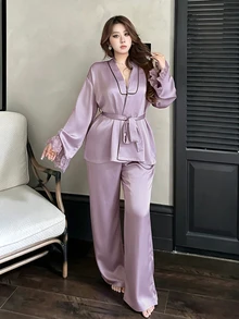 Dazy Plus Setelan Piyama Merah 2 Potong Elegan dengan Motif Garis-Garis Kontras Warna dan Hiasan Renda di Manset untuk Musim Gugur dan Tahun Baru - Mauve Purple - View 6