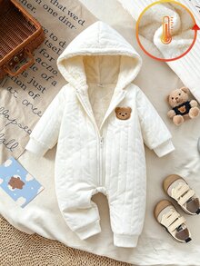 SHEIN Vintaside Kids 1件男嬰幼兒連帽連身衣 可愛甜美白色絎縫熊圖案 毛絨內裡 長袖連帽加厚 假日冬季聖誕前開拉鍊款 - 杏色 - 查看 3