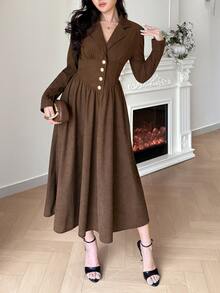 Modelyn Gaun Midi Elegan Wanita Warna Polos dengan Kerah Berlipat, Lengan Panjang, dan Desain Kancing - Coklat - View 6