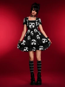 Beetlejuice X SHEIN Women's Ghost Face Print Square Neck Short Petal Sleeve Dress - Black - View 8