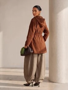 Xyvia 女款休閒度假開襟落肩抽繩貼袋連帽中長版輕便外套，適合春季、秋季與初冬 - 棕色 - 查看 2