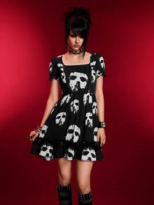 Beetlejuice X SHEIN Women's Ghost Face Print Square Neck Short Petal Sleeve Dress - Black - View 6