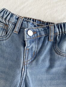 女嬰牛仔長褲，柔軟棉質休閒款，時尚百搭舒適，極簡風，彈性腰頭，斜門襟設計，複合杏色抓絨內裡，寬鬆直筒版型，淺藍水洗牛仔長褲，適合日常穿著與度假 - 中等水洗藍 - 查看 4