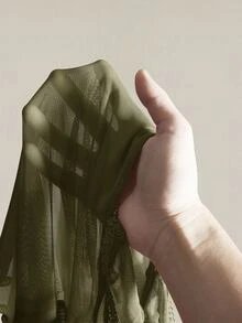 SHEIN ICON 大尺碼女款前褶皺修身性感網紗拼接荷葉袖露背休閒度假短版背心，秋季返校穿搭 - 軍綠色 - 查看 10