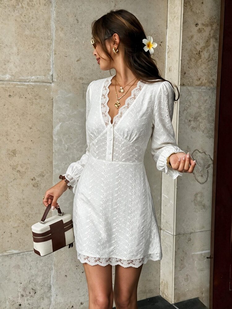 SHEIN PariChic 法式鏤空刺繡白色迷你洋裝 V領蕾絲飾邊鈕扣燈籠袖收腰 春夏度假洋裝 - 白色 - 查看 3