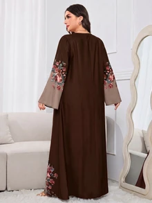 Al Najma 大尺碼女款花卉印花對比色長袖傳統阿拉伯式長袍 - 棕色 - 查看 2