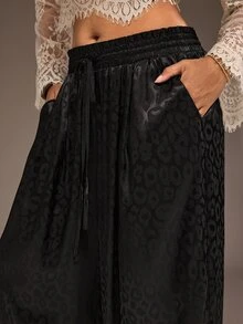 Freevana 女款緞面豹紋長褲，鬆緊腰寬腿褲，優雅日常街頭派對穿搭，秋冬女裝 - 黑色 - 查看 2