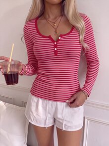 CovetEZ 女款混紡多巴胺聖誕紅條紋半拉鍊T恤，秋冬風格，聖誕紅上衣，適合日常通勤、約會、聚會、秋冬、夏季、派對、婚禮、海灘、畢業典禮等場合，優雅休閒，適合外出、Y2K風格、音樂節等場合，完美適配女款秋冬服飾與返校季 - 彩色 - 查看 7