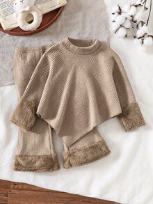 SHEIN Playful Pals 女嬰卡其色假領不對稱針織兩件套套裝，毛絨拼接袖口與喇叭褲腳 - 卡其色 - 查看 3