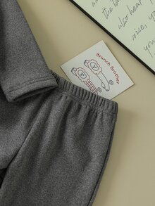 SHEIN Souflis 2pcs Toddler Boy Henley Top + Pants Preppy Dark Grey Button Pocket Ribbed Long Sleeve Round Neck Regular Birthday Party Fall Sweaters Jumpers Solid - Grey - View 5