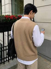 DAZY Men's Solid Color V-Neck Casual Versatile Knit Vest - Camel - View 2