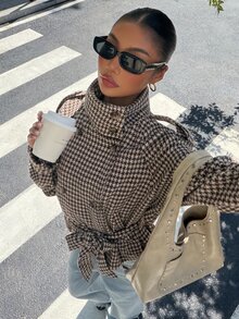 Muchica 女款街頭風法式鈕扣口袋大衣 秋季米色格紋保暖立領外套 優雅上班通勤女裝外套 - 駝色 - 查看 4