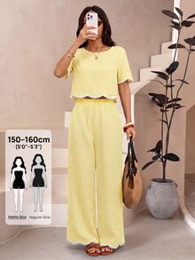 SHEIN PETITE 2件組女款夏季休閒黑白格紋對比色圓領短袖上衣與長褲套裝 - 淡黃色 - 查看 3