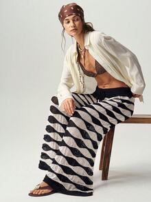 Bohemela Pantalones de suéter de punto vintage con diseño de bloques de color y patrón de ondas de agua calado - Blanco y Negro - Ver 7