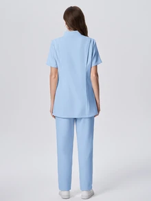 Scrubzie طقم ملابس طبية بلون موحد، ملابس علوية بأكمام قصيرة وبنطال طويل - أزرق فاتح اللون - مشاهدة 6