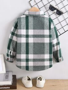 SHEIN 1件男孩休閒格紋時尚前口袋襯衫外套，適合4-7歲男孩在冬季、秋季和春季穿著，適用於外出和上學。設計注重舒適與保暖，讓男孩在寒冷季節保持溫暖舒適。簡約優雅風格，百搭性強 - 綠色 - 查看 2