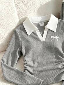 SHEIN 2件組女童韓系溫柔風早秋新款對比色針織套裝，波羅領蝴蝶結刺繡羅紋寬腿褲，適合日常上學與外出 - 灰色 - 查看 5