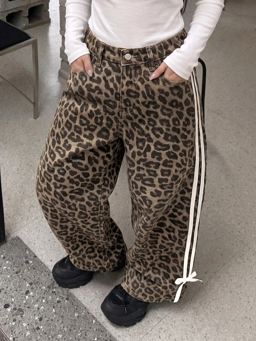 SHEIN 女童豹紋牛仔寬鬆長褲 側邊織帶綁帶設計 2026秋冬款 可愛Y2K百搭 萬聖節新年穿搭 - 棕色 - 查看 1