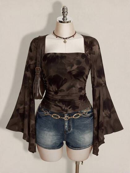 SHEIN ICON Plus Size Women's Casual Romantic Floral Print Bell Sleeve Top Fall