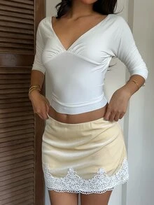 CovetEZ 女款優雅女士蕾絲拼接天鵝絨迷你裙 - 杏色 - 查看 3