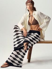 Bohemela Pantalones de suéter de punto vintage con diseño de bloques de color y patrón de ondas de agua calado - Blanco y Negro - Ver 5