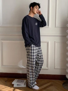 DAZY 男士春秋長袖海軍藍字母印花圓領T恤睡衣套裝，附彈性腰藍白格紋居家休閒長褲 - 彩色 - 查看 4