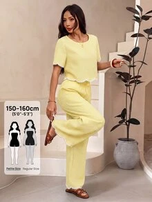 SHEIN PETITE 2件組女款夏季休閒黑白格紋對比色圓領短袖上衣與長褲套裝 - 淡黃色 - 查看 1