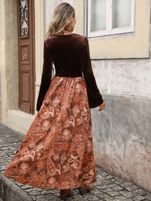 Brillora Gaun Wanita Model Lilitan Leher V Bahan Beludru dengan Motif Paisley Patchwork - Coffee Brown - View 3