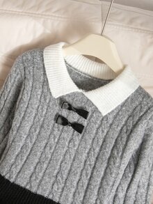 SHEIN Gaun Rajut 2 in 1 Gaya Manis untuk Anak Perempuan, Kerah Warna Kontras, Tekstur Rajut Kabel, Dekorasi Pita, Pinggang Ramping, Gaun Sweater Lengan Panjang Model A-Line - Grey - View 3