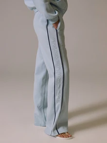 Musera Sport Celana Jogger dengan Pinggang Elastis dan Detail Lis Kontras, Potongan Longgar, dan Kaki Lurus, Cocok untuk Musim Dingin, Gugur, Aktivitas, Pilates, Gym, dan Olahraga. - Baby Blue - View 2