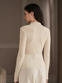 Anewsta Áo blouse ren cổ cao bèo nhún sóng mềm, họa tiết kim cương 3D, dáng ôm, tay dài, màu trơn, lớp mặc trong đi làm - trắng - Xem 2