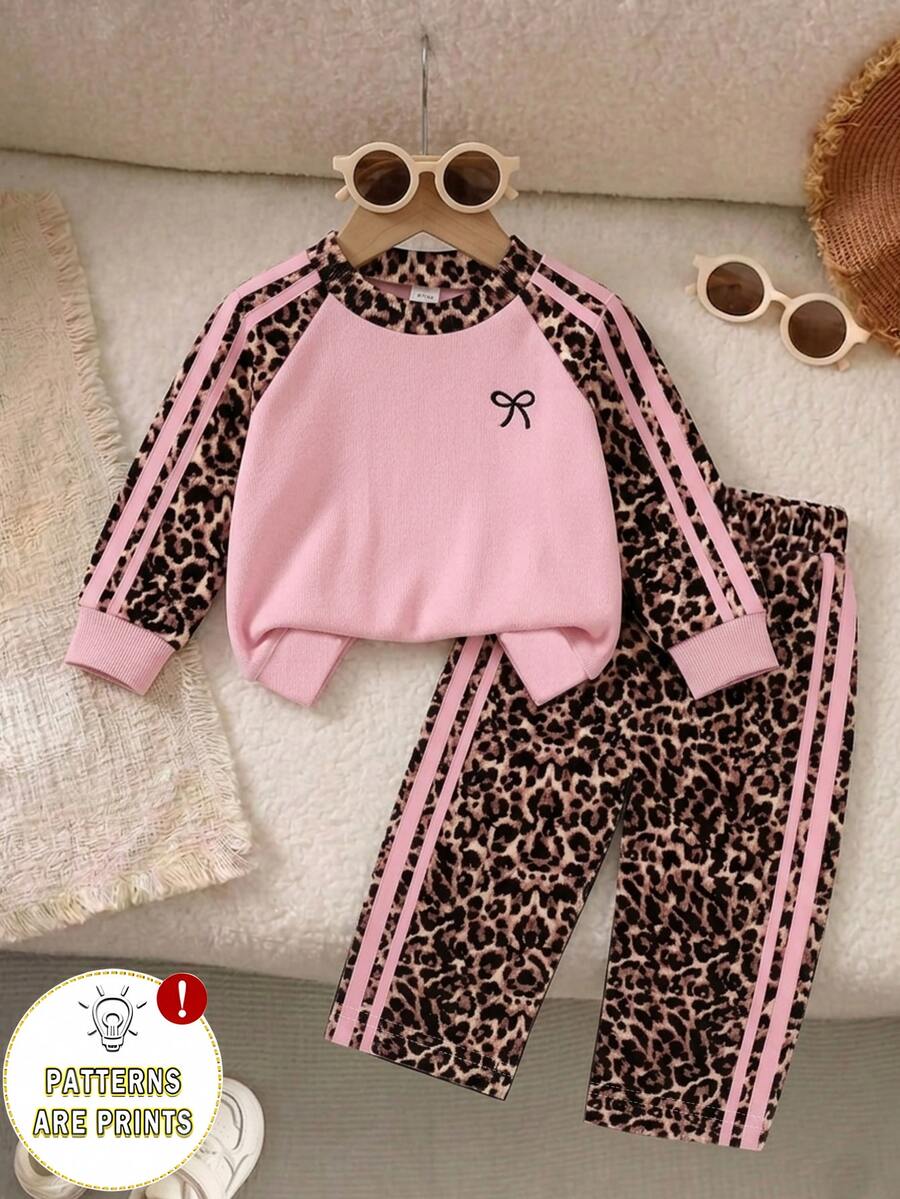 SHEIN Playful Pals 2件組女嬰春秋款棕色與粉色拼色豹紋側邊粉色條紋圓領長袖上衣寬腿褲套裝,可愛運動風 - 藍色 - 查看 1