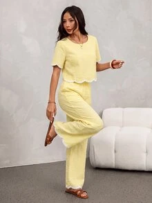 SHEIN PETITE 2件組女款夏季休閒黑白格紋對比色圓領短袖上衣與長褲套裝 - 淡黃色 - 查看 4