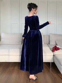 Feyla New Vintage Design Wavy Edge Button-Up Cinched Waist Pleated A-Line Slimming Velvet Dress - Navy Blue - View 7