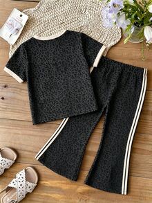 SHEIN LMoss Kids 女嬰休閒簡約短袖圓領T恤與喇叭長褲套裝，適合春夏穿著 - 彩色 - 查看 2