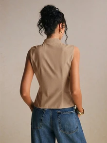 Poéselle 女款素色單排扣立領優雅無袖襯衫 - 卡其色 - 查看 2