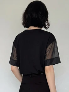 FRIFUL 女款夏季新款圓領短袖拼接透視布料銀箔字母印花寬鬆百搭T恤圖案上衣 - 黑色 - 查看 2