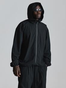 Musero Sport Elevated Minimal Runing Jacket Back Storm Flap Bungee Cord Adjuster In Hem Spring Summer Sports Activewear - Black - View 2