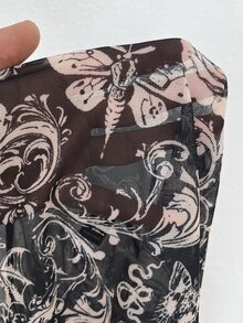 Whyspr 大尺碼女款圓領立領長袖透視網紗印花上衣，優雅復古龐克哥德風，休閒度假酷感，骷髏玫瑰對比色網印上衣 - 彩色 - 查看 7