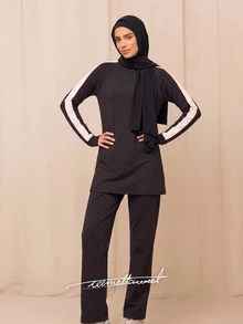 SHEIN With My Calm Black & White Contrast Striped Half-Zip Long Sleeve Muslim Sports 3 Pieces Set, Modest Flattering Middle Eastern Fitness Yoga Outfit - Black - View 4