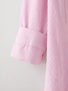 SHEIN CURVE+ 大尺碼女款條紋落肩長袖單排扣休閒襯衫 - 粉色 - 查看 3