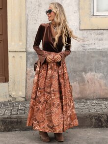 Brillora Gaun Wanita Model Lilitan Leher V Bahan Beludru dengan Motif Paisley Patchwork - Coffee Brown - View 7