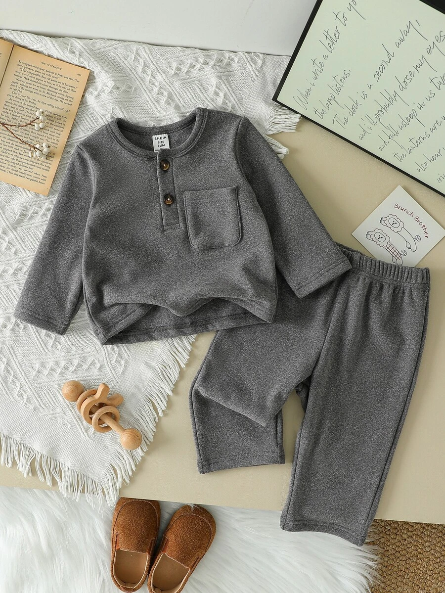 SHEIN Souflis 2pcs Toddler Boy Henley Top + Pants Preppy Dark Grey Button Pocket Ribbed Long Sleeve Round Neck Regular Birthday Party Fall Sweaters Jumpers Solid - Grey - View 1