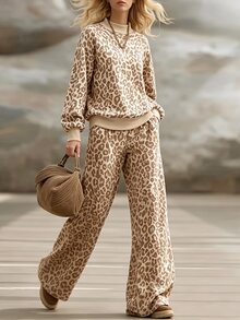 Breezaya Bộ đồ mặc nhà 2 món họa tiết da báo cho nữ, áo sweatshirt cổ cao và quần ống loe, bộ đồ thể thao thường ngày - Nhiều màu - Xem 3